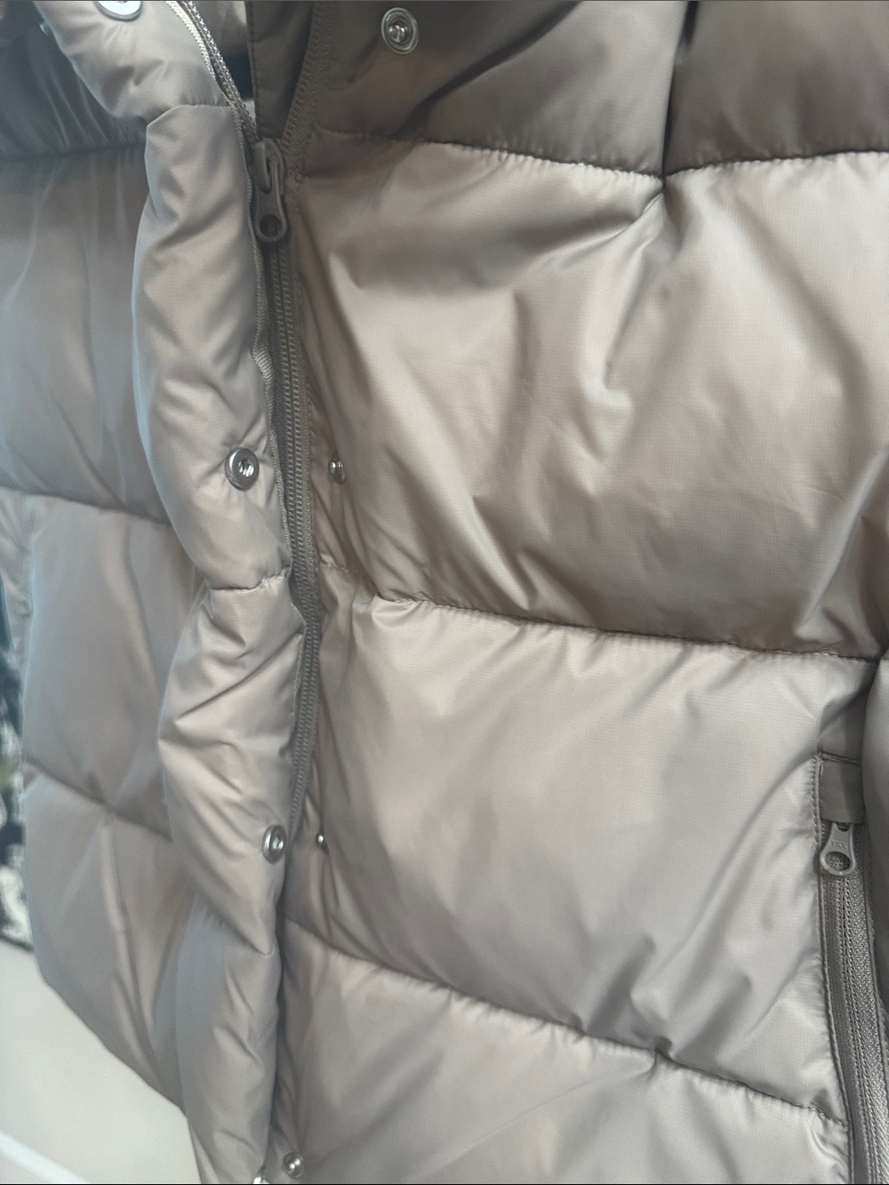 ALO Yoga Quilted Puffer Vest Taupe - Picture 5 of 14